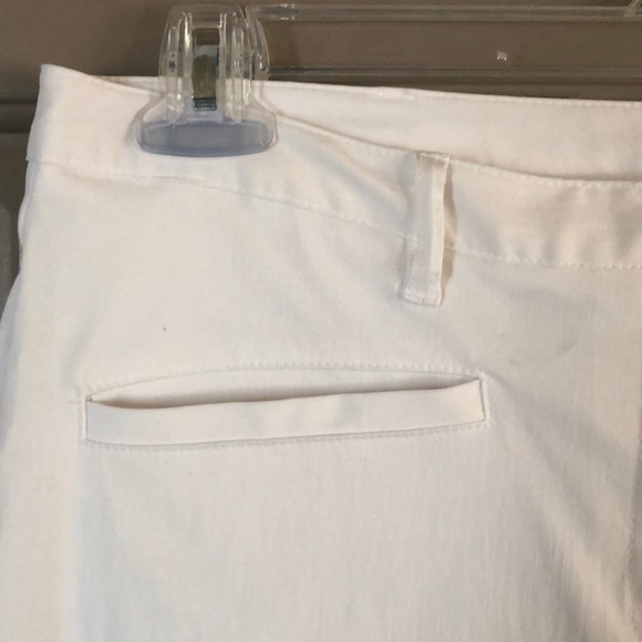 Worthington white capris with cuff at bottom. - Picture 2 of 6